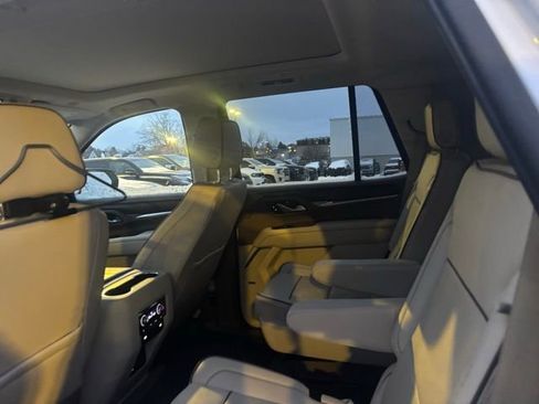 Used 2021 GMC Yukon Denali w/ Denali Premium Package image 9
