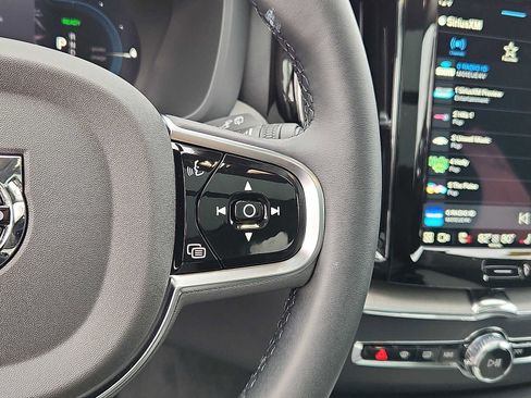 Used 2025 Volvo XC60 T8 Plus w/ Protection Package Premier image 21