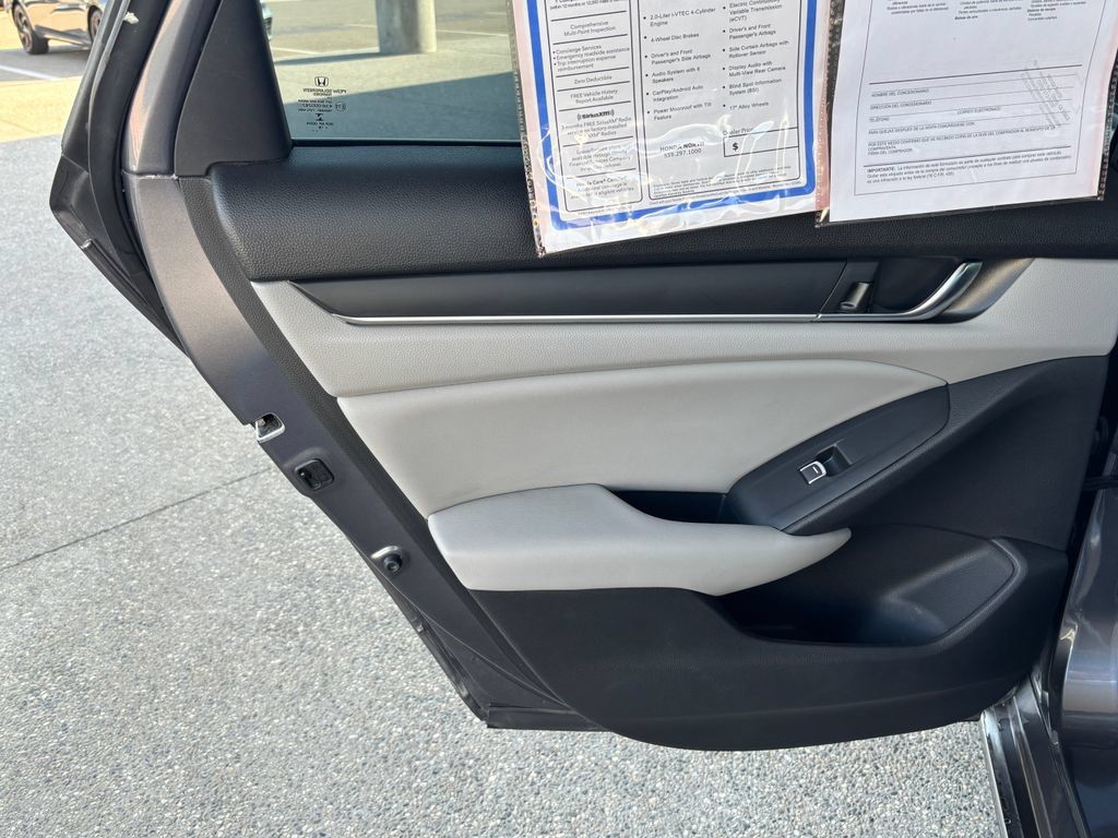 Used 2018 Honda Accord EX image 28
