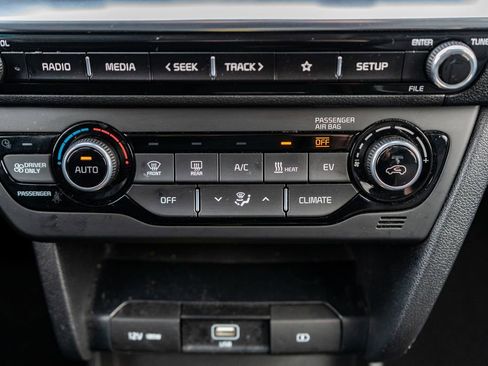 Used 2021 Kia Niro EX w/ Cold Weather Package image 26