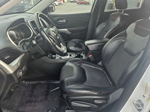 Used 2017 Jeep Cherokee Trailhawk AWD/4WD image 20