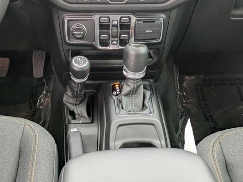 New 2025 Jeep Gladiator Sport image 17