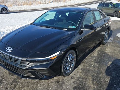 New 2026 Hyundai Elantra Blue image 3