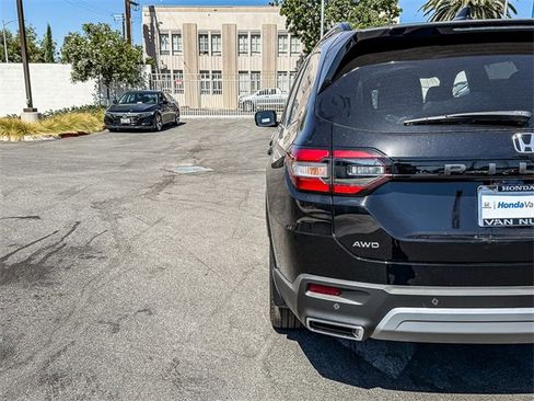 New 2025 Honda Pilot Touring image 8