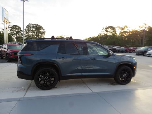 New 2026 Chevrolet Traverse RS w/ LPO, Floor Liner Package FWD image 6