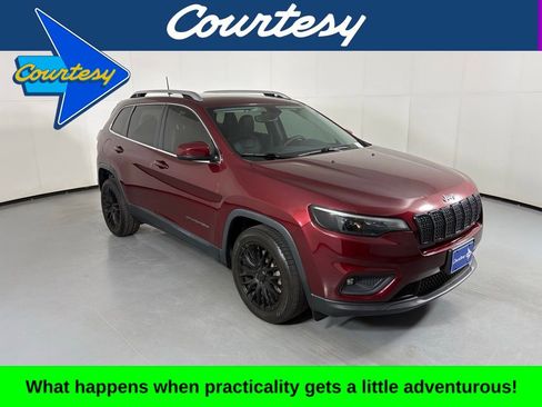 Used 2019 Jeep Cherokee Latitude Plus w/ Comfort/Convenience Group FWD image 1