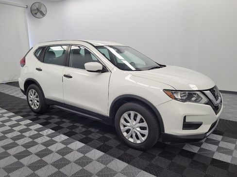 Used 2019 Nissan Rogue S FWD image 11