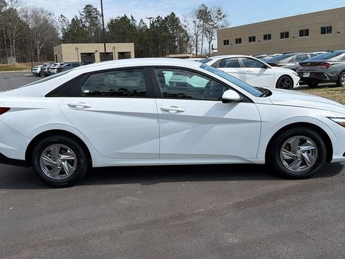 New 2026 Hyundai Elantra SE FWD image 5