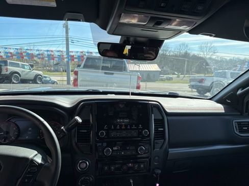 Used 2024 Nissan Titan PRO-4X w/ Pro-4x Convenience Package image 9