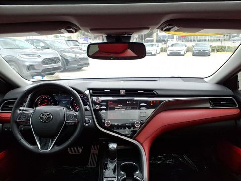 Used 2020 Toyota Camry XSE image 25