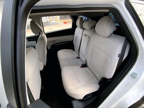 Certified 2025 Hyundai Tucson SE image 21