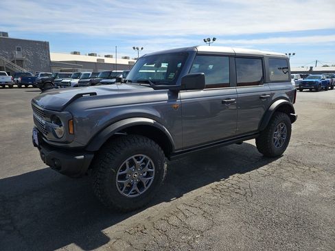 New 2025 Ford Bronco Badlands image 5