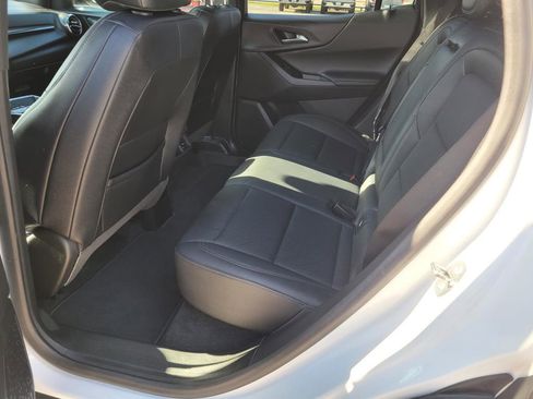 Used 2025 Chevrolet Equinox LT w/ Convenience Package II FWD image 3