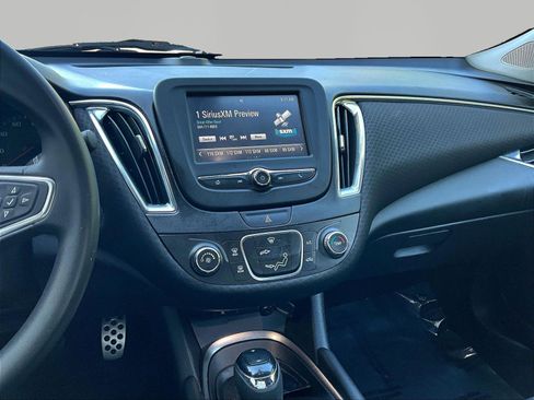 Used 2016 Chevrolet Malibu LT FWD image 9
