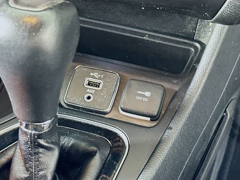 Used 2019 Jeep Cherokee Limited FWD image 29