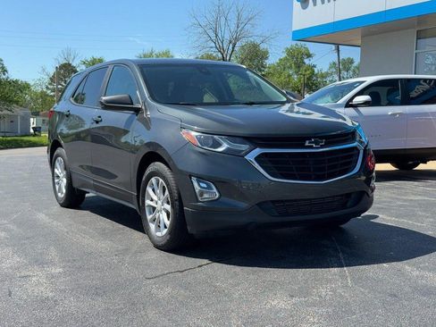 Used 2020 Chevrolet Equinox LS w/ LS Convenience Package FWD image 2