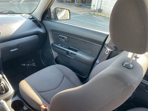 Used 2013 Kia Soul FWD image 19
