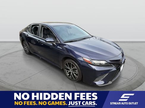 Used 2022 Toyota Camry SE FWD image 1