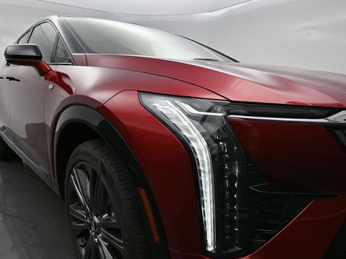 New 2027 Cadillac Optiq Premium Sport w/ LPO, Floor Liner Package AWD/4WD image 34