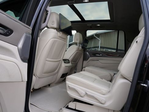 Used 2024 Cadillac Escalade ESV Sport Platinum w/ LPO, ONYX Package image 20