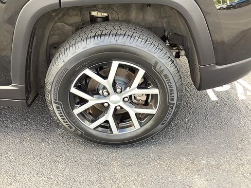 Certified 2023 Jeep Grand Cherokee Limited image 8