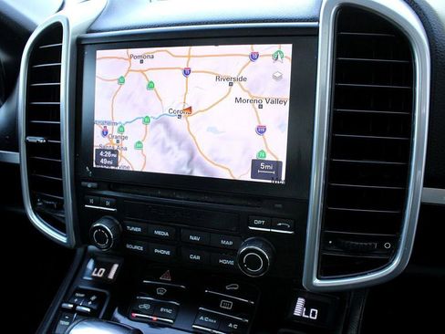 Used 2018 Porsche Cayenne Platinum Edition image 25