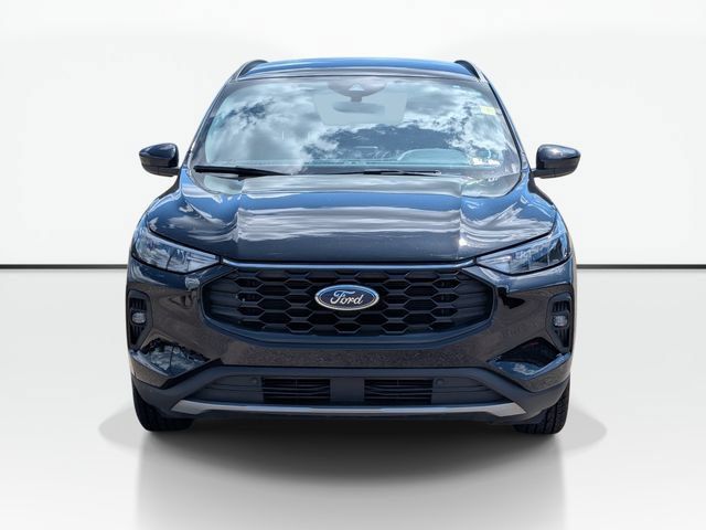 Used 2025 Ford Escape ST-Line Select AWD/4WD image 2
