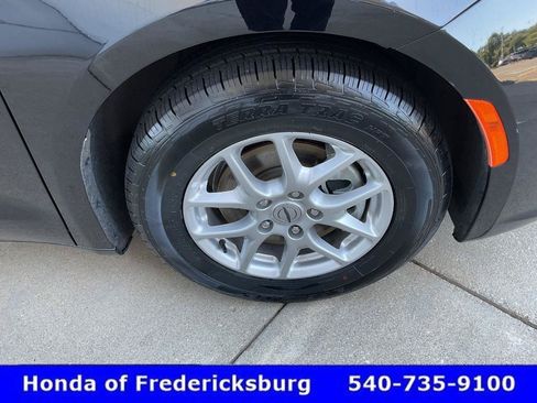 Used 2024 Chrysler Pacifica Touring-L FWD image 13