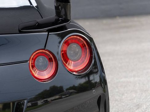 Used 2017 Nissan GT-R Premium w/ Premium Interior Package AWD/4WD image 14