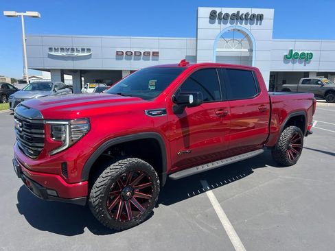 Used 2024 GMC Sierra 1500 AT4 w/ Technology Package AWD/4WD image 3