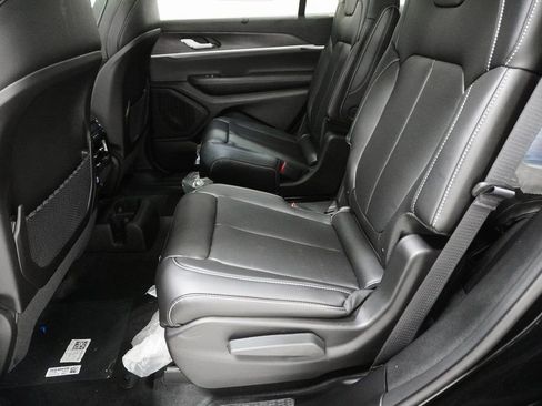 New 2025 Jeep Grand Cherokee L Limited image 17