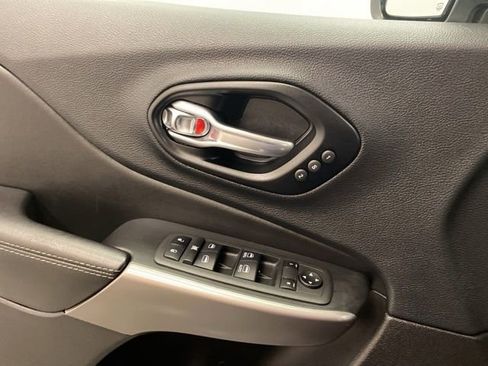 Used 2022 Jeep Cherokee Limited image 21