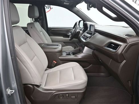 Used 2023 Chevrolet Suburban Z71 w/ Luxury Package image 10