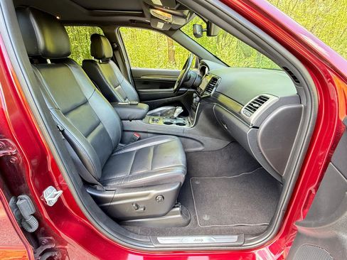 Used 2021 Jeep Grand Cherokee Limited AWD/4WD image 30