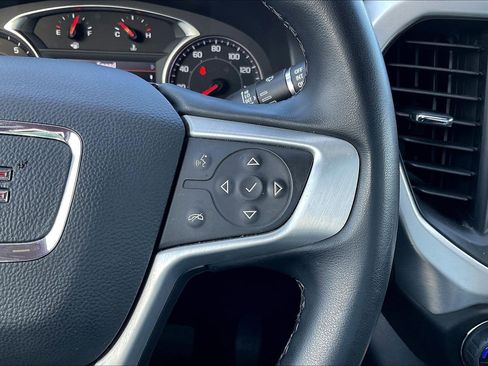 Used 2023 GMC Acadia SLT image 19