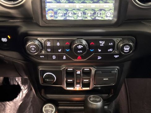 Used 2021 Jeep Wrangler Unlimited Sahara w/ Uconnect 4C Nav & Sound Group AWD/4WD image 32