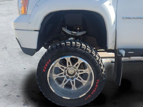 Used 2013 GMC Sierra 2500 Denali w/ Suspension Package, Off-Road image 14