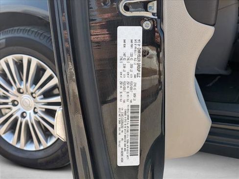 Used 2013 Chrysler Town & Country Touring-L w/ Driver Convenience Group image 25