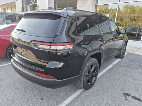 Used 2024 Jeep Grand Cherokee L Laredo image 2