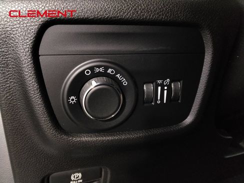 Used 2023 Jeep Grand Cherokee Altitude AWD/4WD image 11