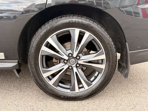 Used 2020 Nissan Pathfinder Platinum AWD/4WD image 9