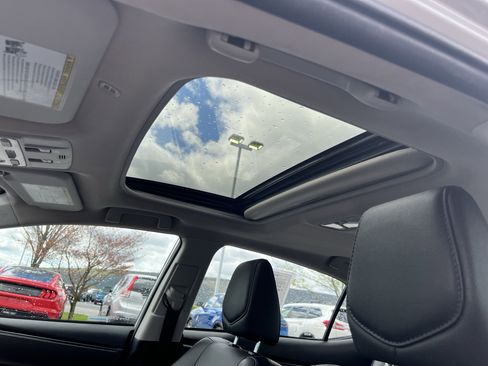 Used 2018 Toyota Corolla SE w/ SE Premium Package FWD image 21