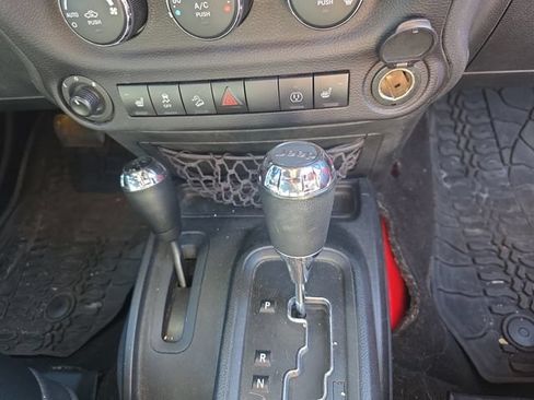 Used 2016 Jeep Wrangler Unlimited Rubicon AWD/4WD image 17