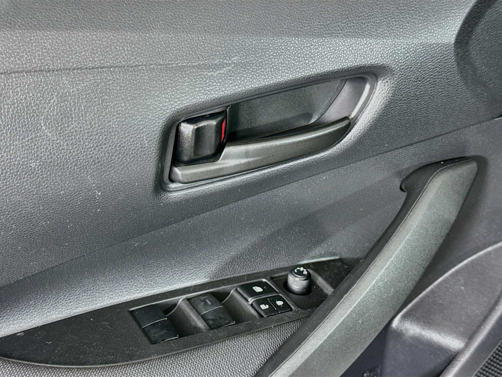 Used 2022 Toyota Corolla LE FWD image 17