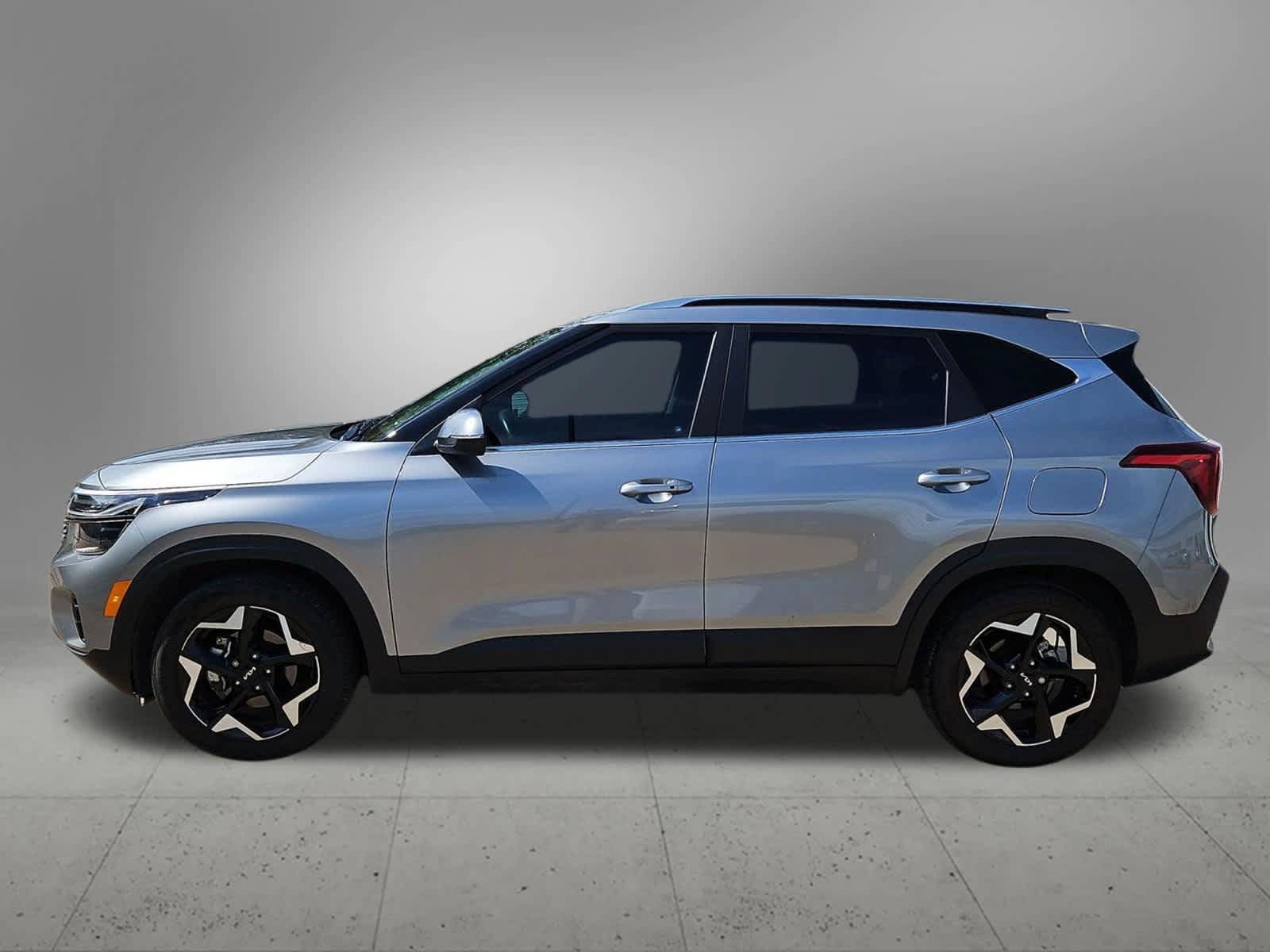 Used 2024 Kia Seltos EX FWD image 2