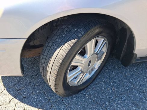 Used 2005 Ford Taurus SEL FWD image 36