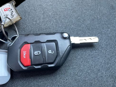 Used 2025 Jeep Wrangler Sport S image 21