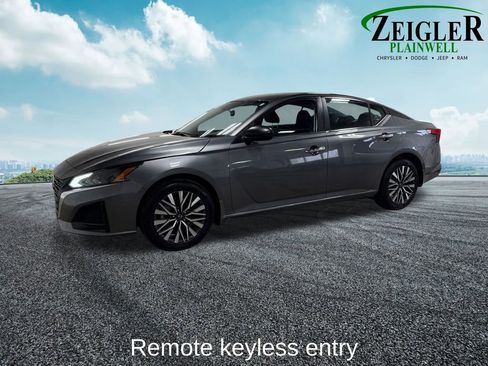 Used 2024 Nissan Altima 2.5 SV image 3