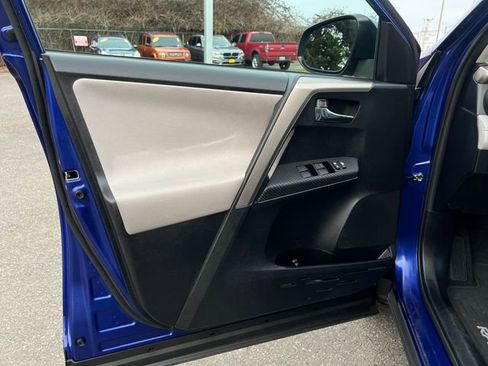 Used 2015 Toyota RAV4 XLE image 17