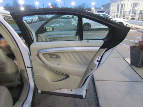 Used 2018 Ford Taurus SEL w/ Equipment Group 201A image 15